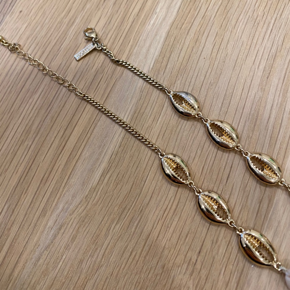 Topshop Gold Shell Necklace - Picture 3 of 3